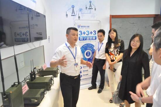 國家工信部無線電管理局、福建省工信廳等領(lǐng)導一行蒞臨北峰通信參觀指導